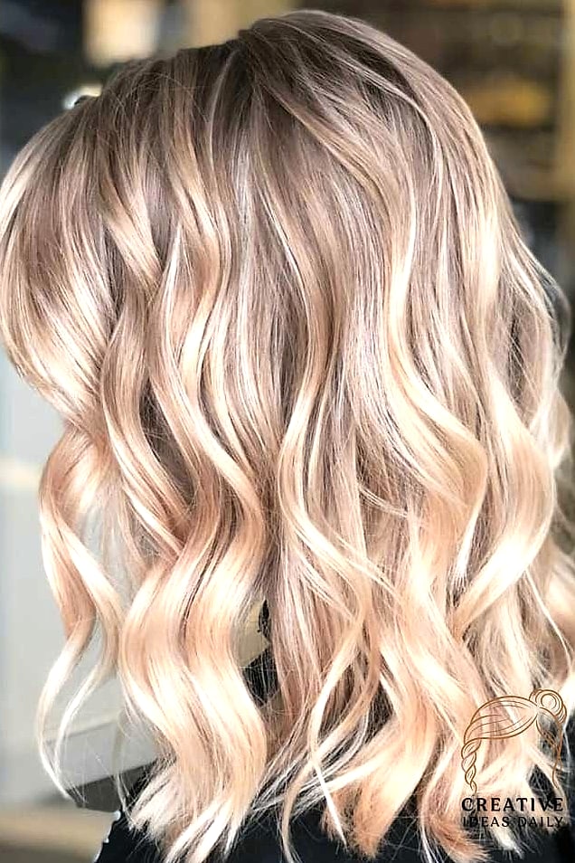 27 Medium Length Hair Ideas Every Woman Needs to See 7 Beachy Waves With Highlights