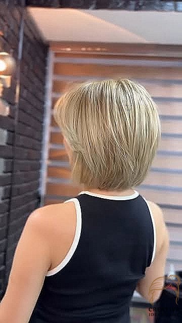 Modern Blonde Straight Layered Bob