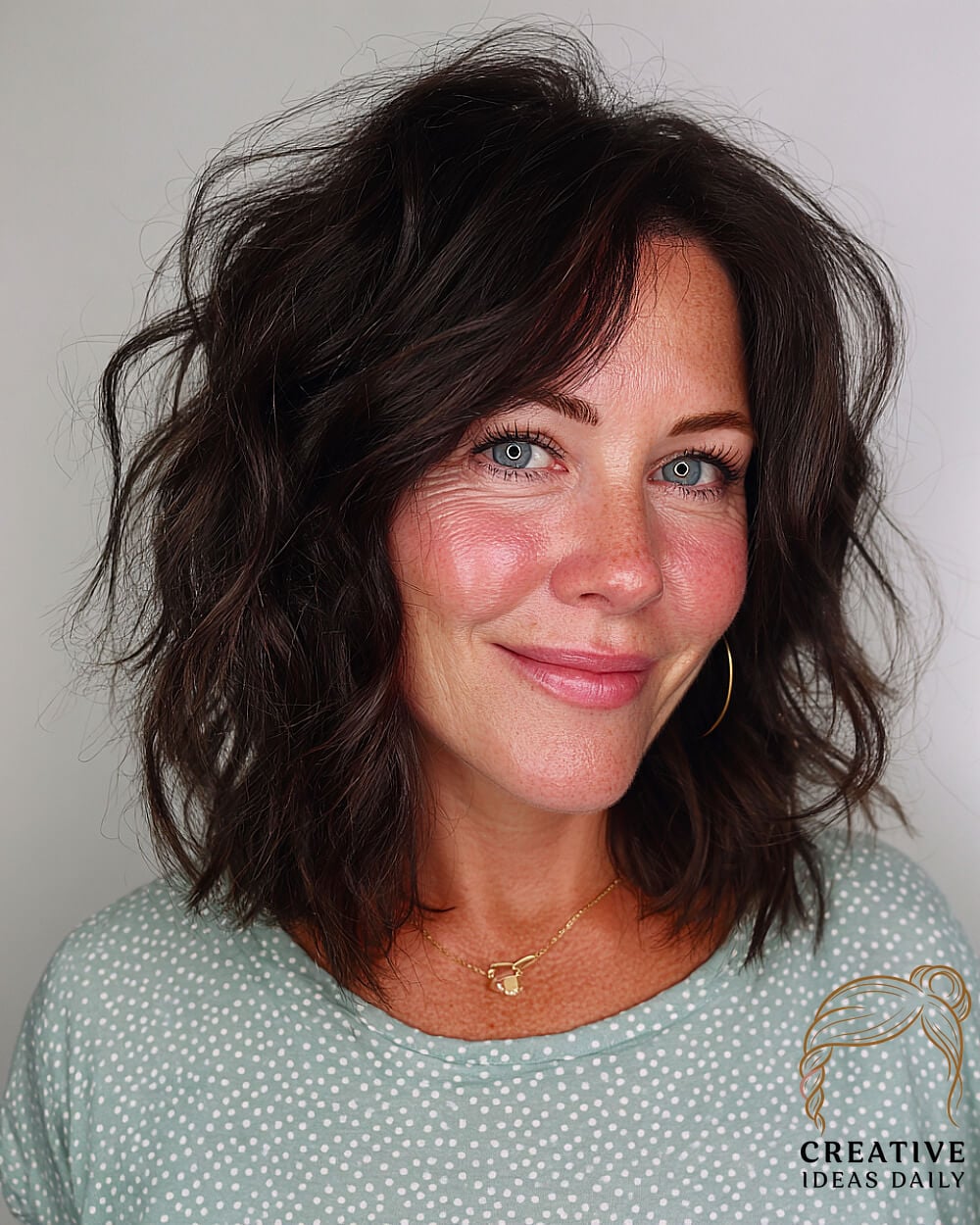 Wavy Mid-Length Hair with Disconnected Layers
